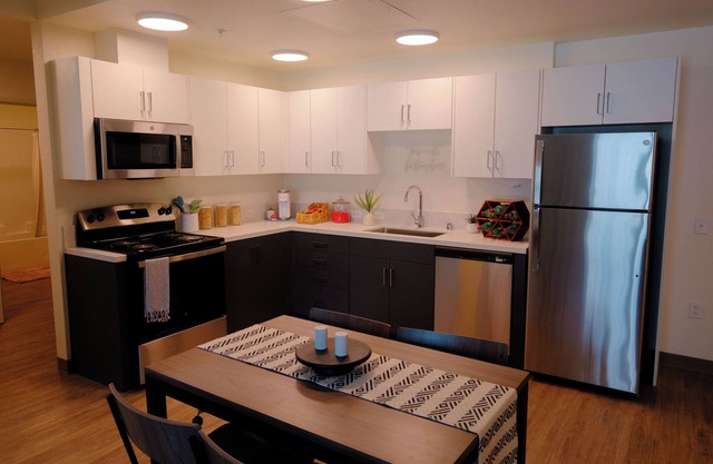 Furnished private bedroom in brand-new professionally managed Napa rental