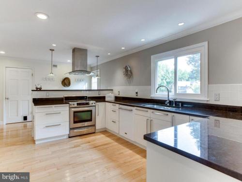 Furnished Room in 5.2 acre estate