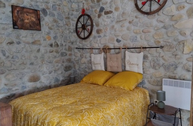 Gîte en Pierre Avec SPA "lou Caladou"