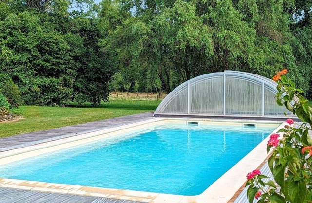 Gîte familial avec piscine couverte, jardin privé, proche d'Aubeterre-sur-Dronne - FR-1-653-239