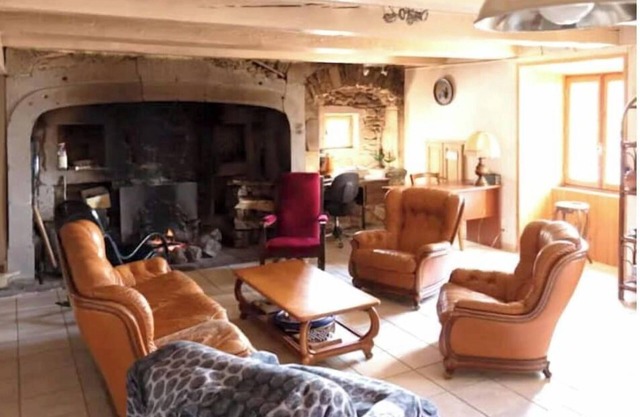 Gîte Pour 16 à 18 Personnes de 1823 Grande Cheminée Fonctionnelle