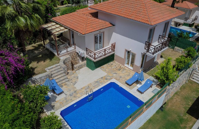 Göcek'de Deniz ve Doğa Manzaralı 4+1 Villa Kiraz