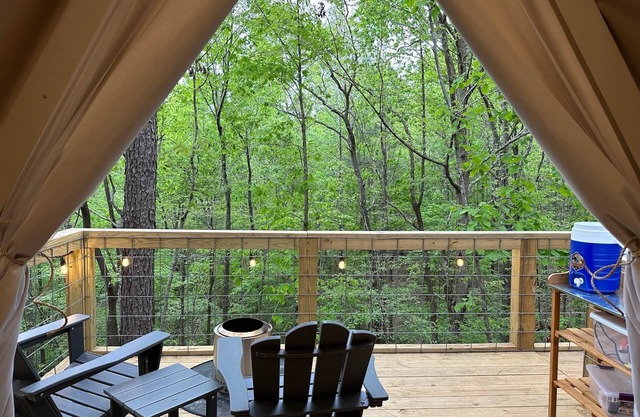 G-6 Glamp in Bohamia - 268 acre forest retreat