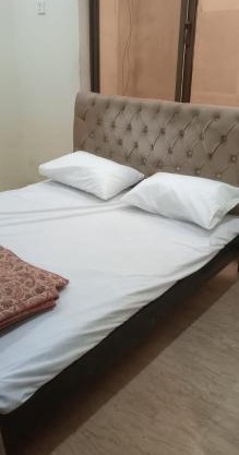 G14 Private Basement Suite & Bath