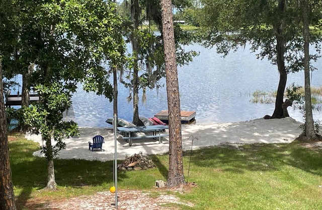 Gainesville Area Lakefront Home (Riley Lake) CANOE JONBOAT KAYAKS Unlimited Wifi