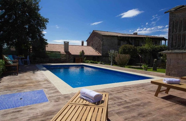 GALICIA VILLAS. Boutique rural house with pool and lush garden.