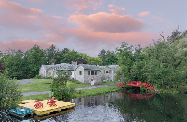 Game Farm Villa by AvantStay | 10BDR, Private Pond, Spa, Pool | Family-Friendly