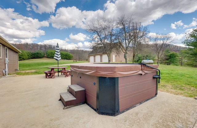 Game Room & On-Site Pond: Laurelville Retreat!