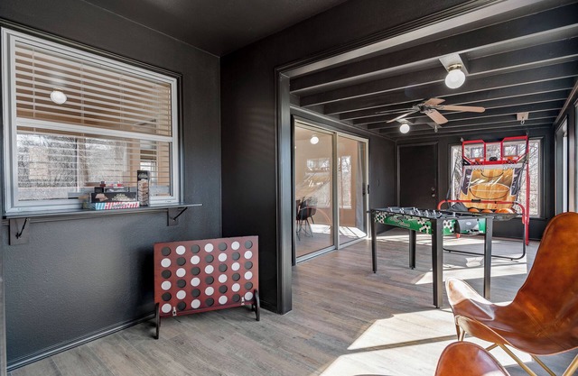 GameRoom, Trail access seconds away, cozy!