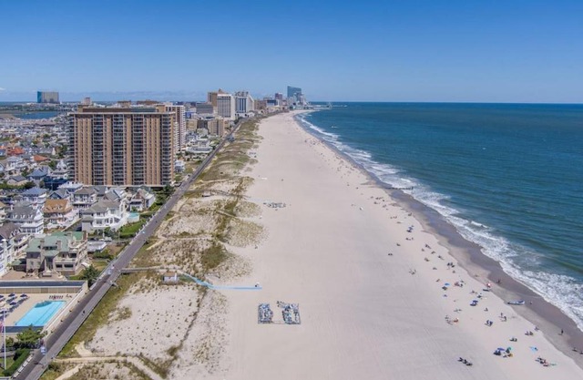 Gammys Beach Getaway Sleeps 20 2 blocks to Beach