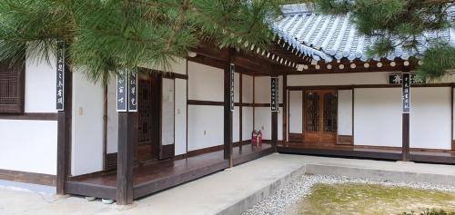 Gangneung Wangsangoal Hanok Pension