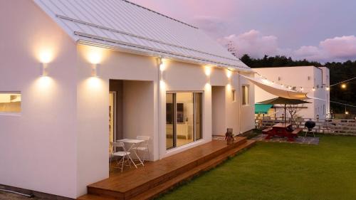 Gangneung WhiteN Pension