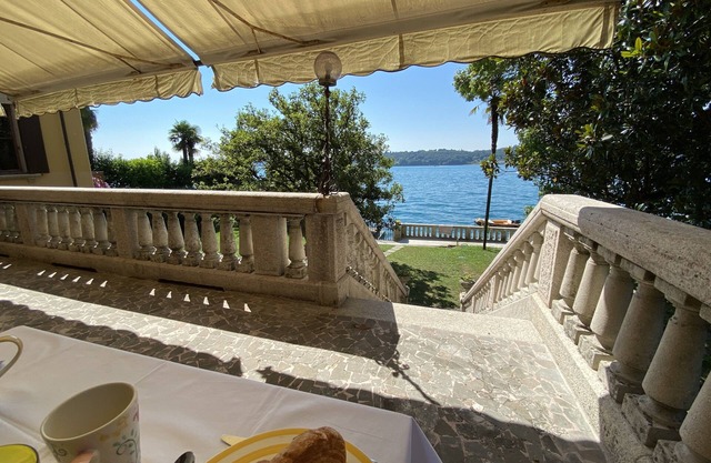 Garda lake Salò Luxury apartment old romantic family Villa, terrace garden