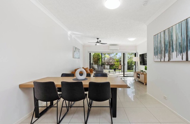 Garden Apt 2Bed/2Bath, parking