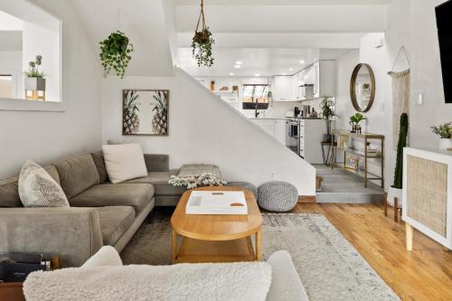Garden Retreat - Hot Tub - Peloton - Walk to Shops
