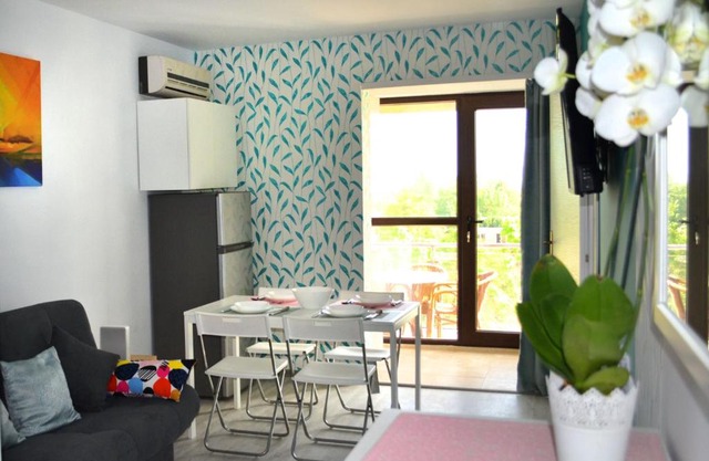 Garsoniere si Apartamente Luca Saturn