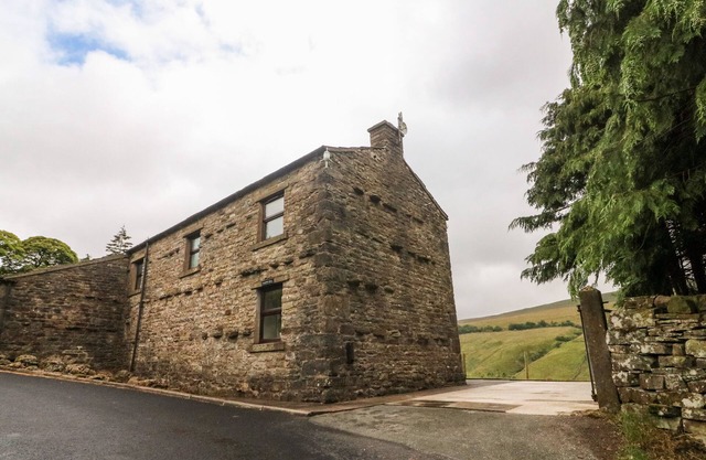 GARTH GILL, family friendly, with open fire in Hawes