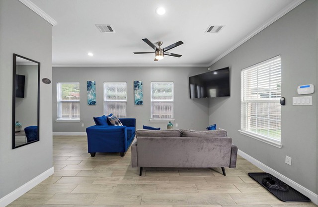 Gated I 2.5 Bath + Laundry I Near NRG + Medical Center + HOU airport