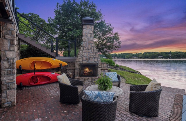 Gated lakefront retreat right on the lake, hot tub, kayak, pool table, luxury,