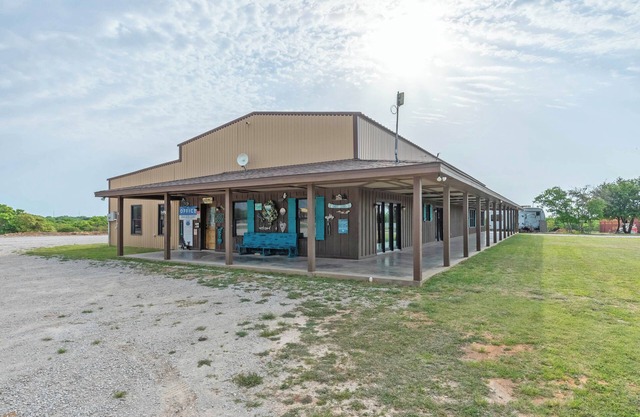 Gather, Explore, Relax: Family Retreat w/Pool + River Access
