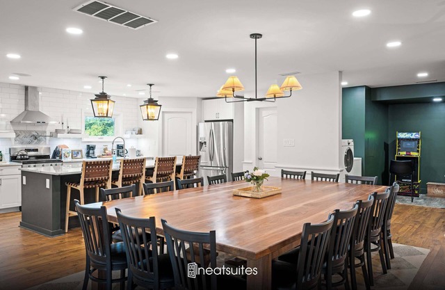 Gather Together - Charming Home for 20 Near Ark!