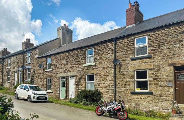 2 bedroom accommodation in Rosedale East, near Pickering