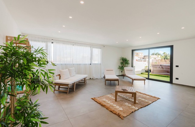 GC Luxury Apartments & Spa 'Suite' with Private Terrace, Wi-Fi and Air Conditioning