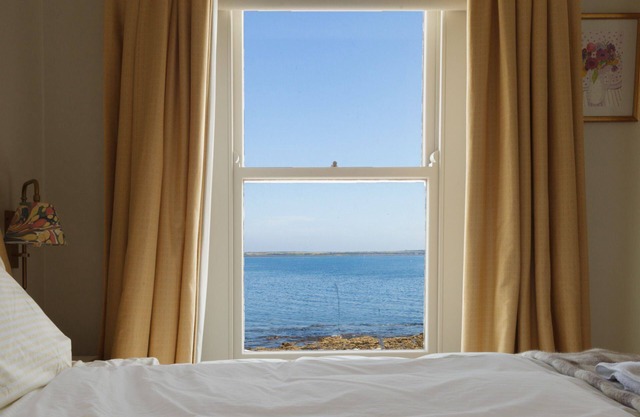 Gee's Cottage - a seaside holiday cottage that sleeps 5 guests in 3 bedrooms