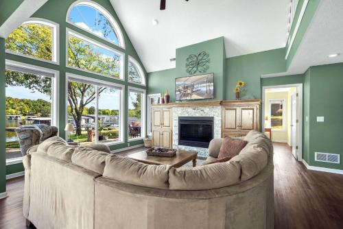 Gentle Slopes Retreat Fit For 12