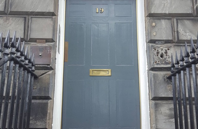 Georgian Apartment in the heart of Edinburgh's Newtown.