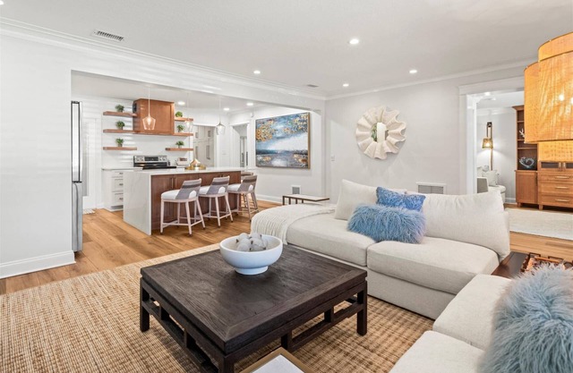 Get 25% Off Rent 30+ Nights |Sea Glass Inn - Stylish Home with Covered Patio and Gameroom in St Pete