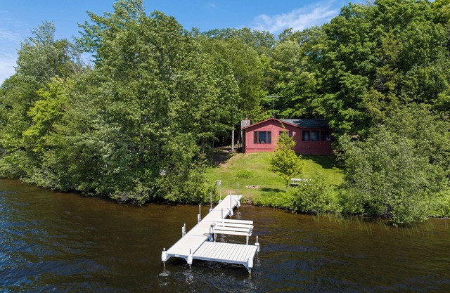 Get away from it all at Tranquility on beautiful Teal Lake "the Quiet Lake"