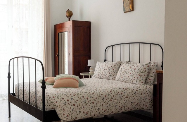 Get the local feel in a nice and safe neighborhood in the heart of Rome!