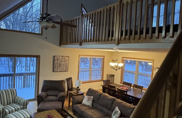 Getaway Chalet Poconos near Lake Harmony, Camelback, Jim Thorpe, Hickory Run