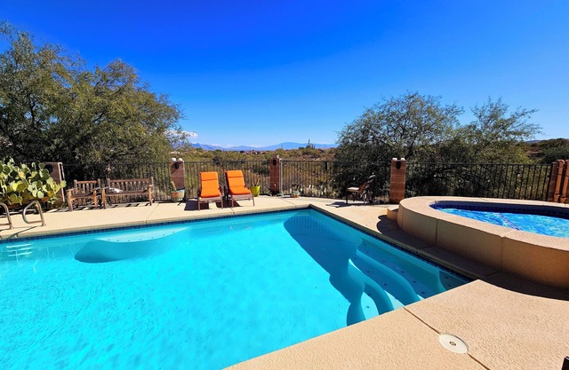 Getaway Desert Oasis with a In-Ground Pool and Hot Tub, Privacy & Stunning Views