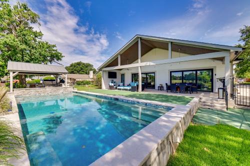 Getaway Near Dallas with Retro-Style Game Room!