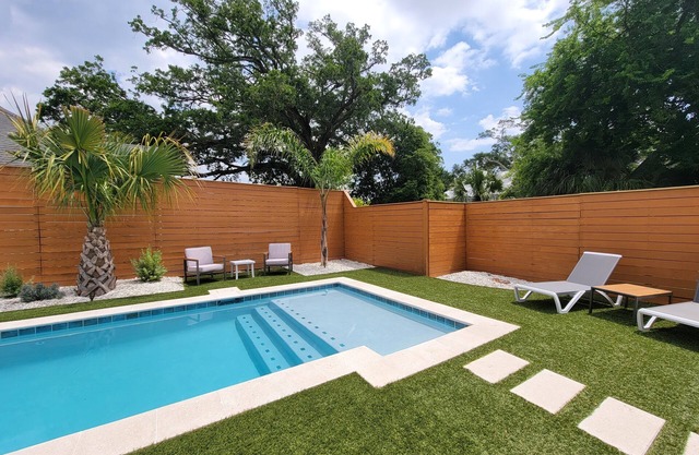 Getaway to Tabby Shack SSI.new heated POOL, 3b/2ba, near beach & village, dogs