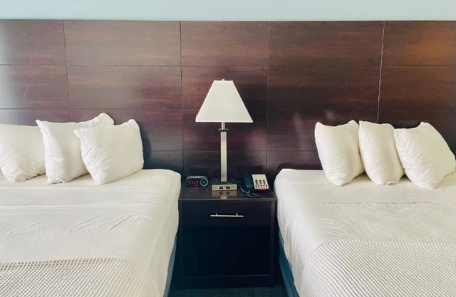 Getaway Weekend Trip! Comes w/ Free Parking, Minutes from Guadalupe River!