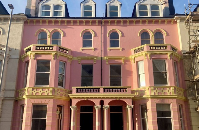 Giant Seafront Palace, Town, Walled Garden, Super King Bedroom Suites, & Parking