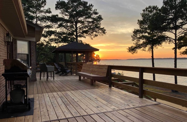 Gilbert Lakefront Retreat w/Private Dock!