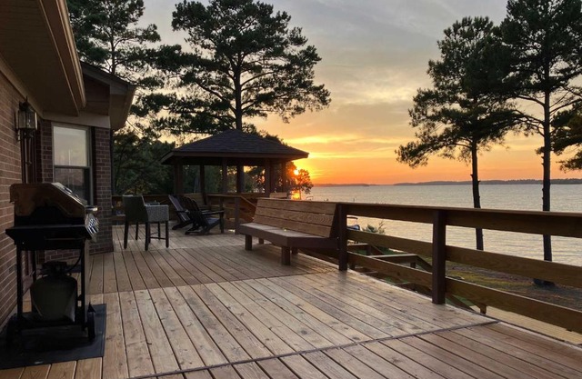 Gilbert Lakefront Retreat with Private Dock!