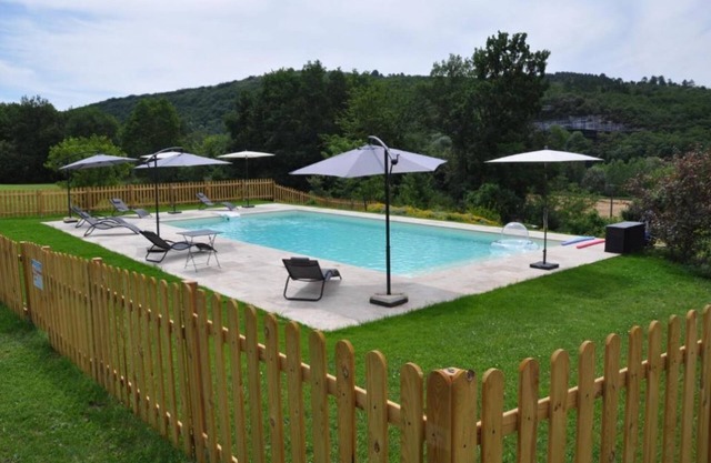 gite les 7 frerès 4 person with swimming pool
