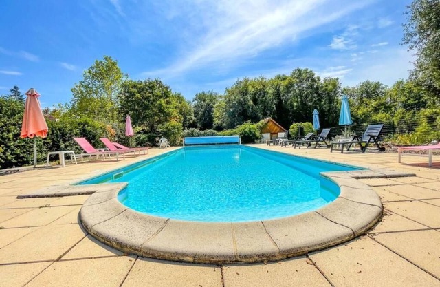 Gite 06-Les Glycines with pool & jacuzzi-5 pers