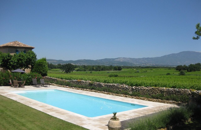 Gite Chapelle: stunning spacious stone house in a quiet area surrounded by vines