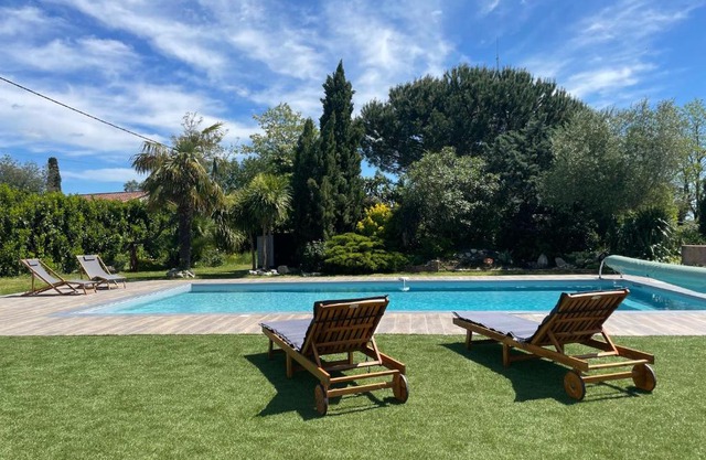 Gite confortable avec terrasse et piscine