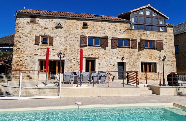 Gîte Enclos de la Rive 15 pers with private heated pool