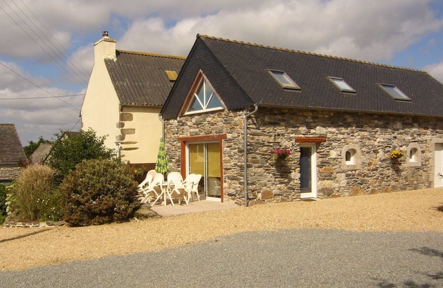 Gîte 'Entre Terre Et Mer' with Terrace and Wi-Fi