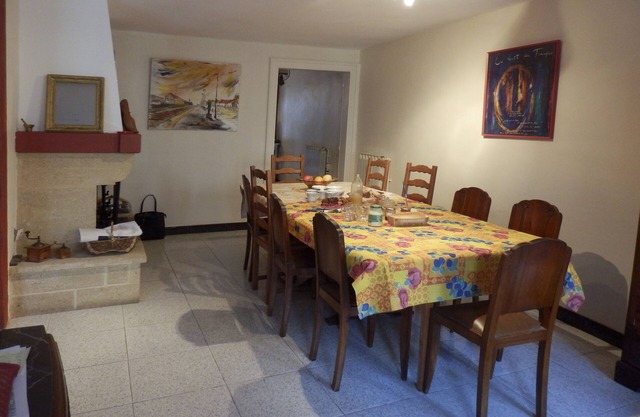 GITE THE FRONT-SCENE LARGE COMFORTABLE HOUSE
