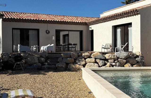 Gîte Le petit Auzon in the heart of a Provencal village