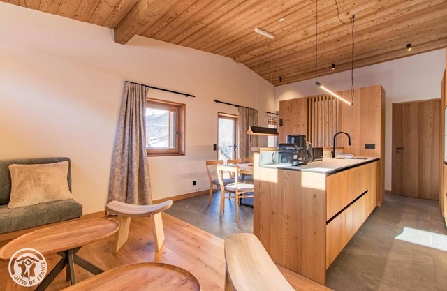 Gîte Le Vardi - Chalet ARAVIS COSY with spa and summer pool